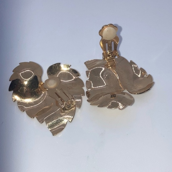 Vtg Tropical Leaf Large Gold Tone Metal Statement Earrings - Clip on - 1.8” - Picture 4 of 6